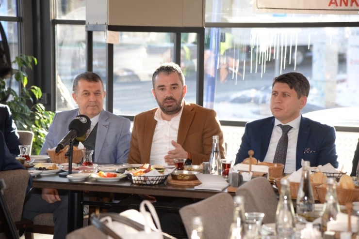 Başkan Çetin Gazetecilerle Kahvaltıda Buluştu