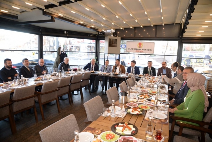 Başkan Çetin Gazetecilerle Kahvaltıda Buluştu