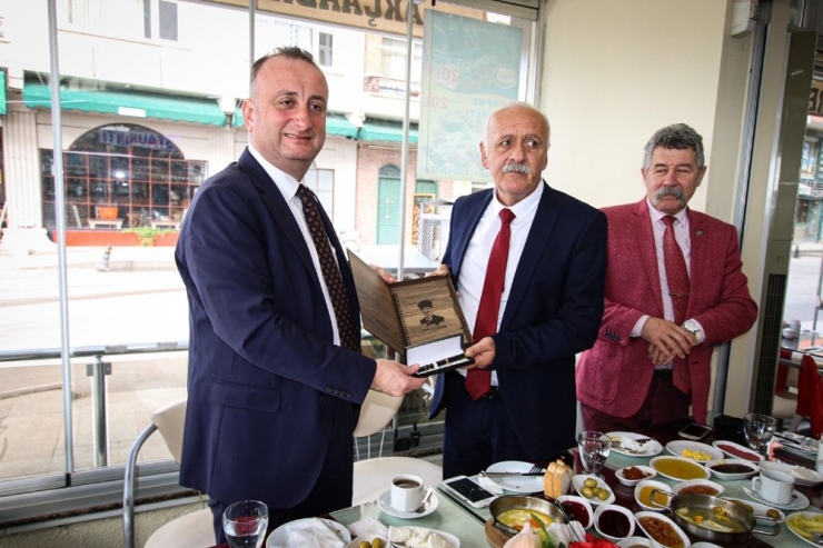 Başkan Ayhan: “Çevre Yolu İçin Alternatif Proje Üretiyoruz”