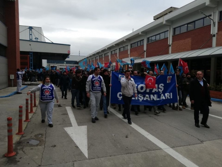 Otomotiv Sektöründe Üretim Durdu...işçiler Yüzde 8’lik Zammı Beğenmediler, İş Bıraktılar