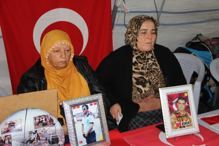 Torununa Kavuştu, Evlat Nöbetindeki Aileleri Yalnız Bırakmadı