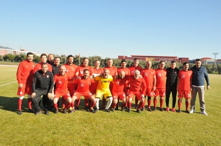 Tbmm Futbol Takımı Down Sendromlu Çocuklar İçin Sahaya Çıktı