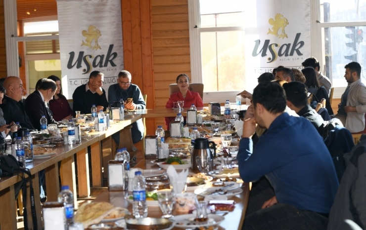 Uşak Valisi ’Çalışan Gazeteciler Günü’nde Basın Mensuplarını Ağırladı