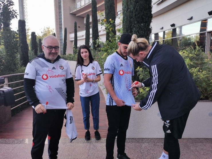 Karakartallılar, Beşiktaş’ı Antalya Kampında Ziyaret Etti