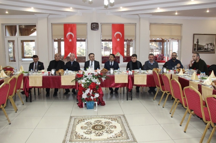 Vali Çakır, ‘Çalışan Gazeteciler’ Gününü Kutladı