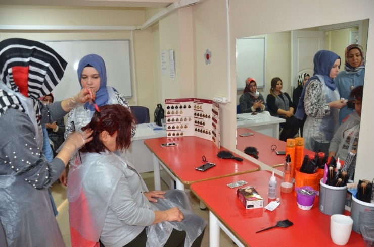 Yunusemre Belediyesi İle Meslek Sahibi Oluyorlar