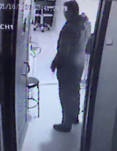 Hem Simit Yedi, Hem Hırsızlık Yaptı