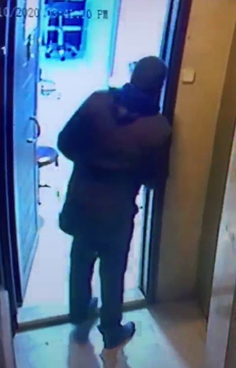 Hem Simit Yedi, Hem Hırsızlık Yaptı