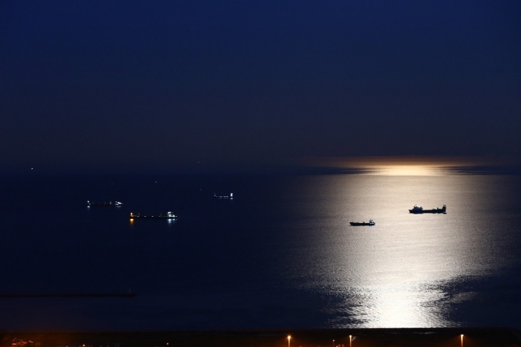 2020 Yılının İlk Dolunayı Ve Ay Tutulması İskenderun Körfezi Üzerinde Kartpostallık Görüntüler Oluşturdu