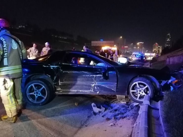 Tem Otoyolu’nda Üç Otomobil Birbirine Girdi