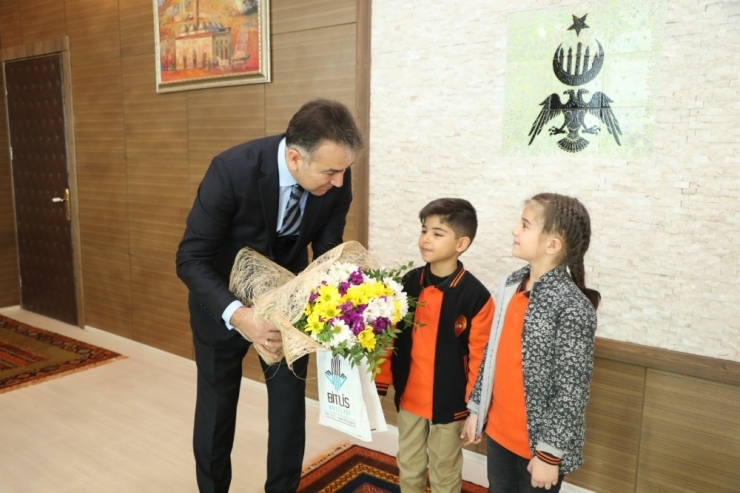 10 Ocak İdareciler Günü Dolayısıyla Milli Eğitim Müdürü, Vali Oktay Çağatay’ı Ziyaret Etti