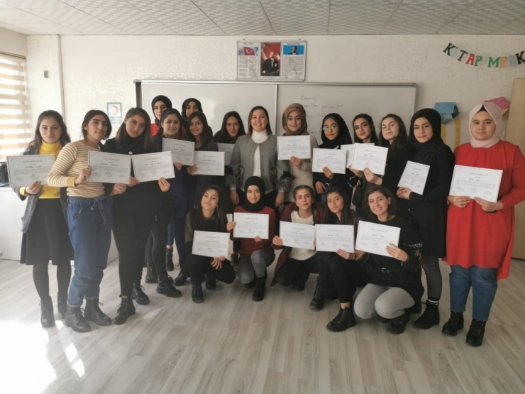 Tatvan’da Öğrencilere "Masal Ve Hikaye Anlatıcılığı" Eğitimi Verildi