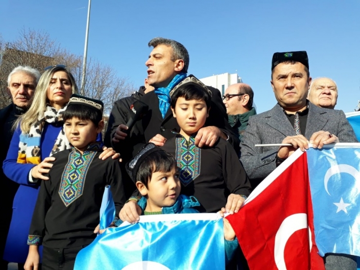Kızılay Meydanı’nda Uygur Türklerine Destek Eylemi