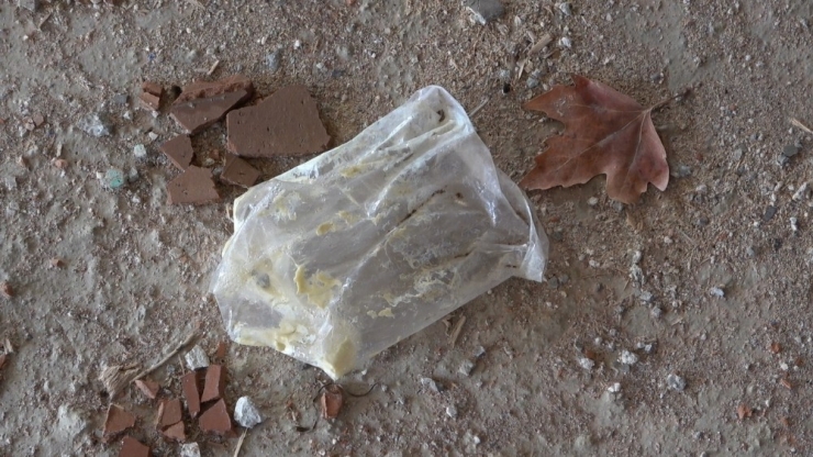 Yarım Kalan Okul İnşaatı Madde Bağımlılarının Mekanı Oldu