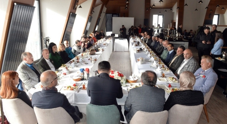 Erzurum Valisi Okay Memiş, Gazetecilerle Bir Araya Geldi