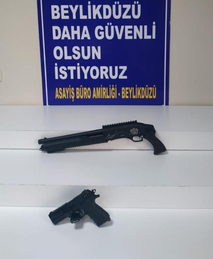 Polisin Şüphelendiği Araçta 4 Farklı Silah Bulundu