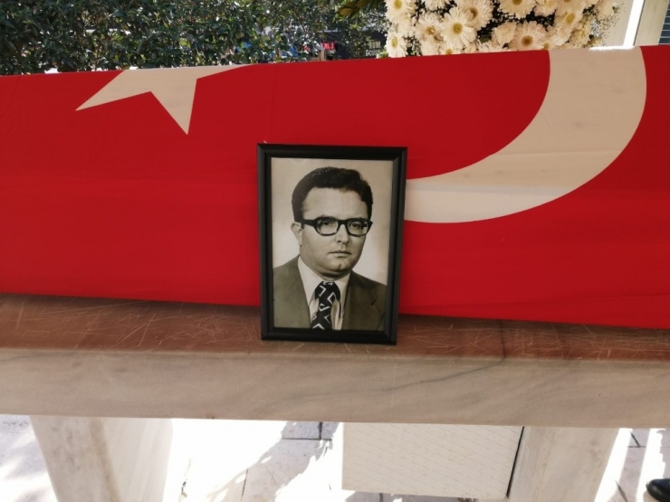 Eski Vali Ve Emniyet Genel Müdürü Refet Küçüktiryaki Son Yolculuğuna Uğurlandı