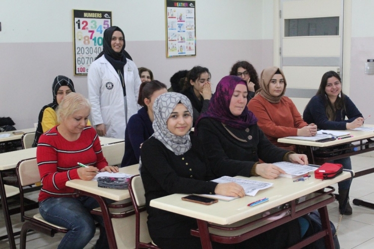 Ev Hanımları İngilizce Öğreniyor