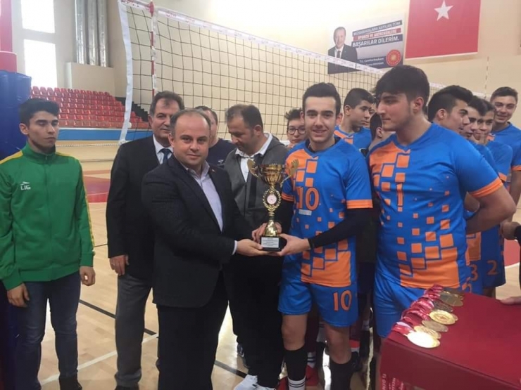 Hürriyet Mesleki Ve Teknik Anadolu Lisesi Kayseri Şampiyonu Oldu