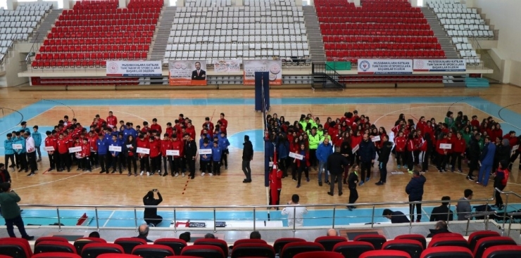 Analig Voleybol Çeyrek Finalleri Başladı