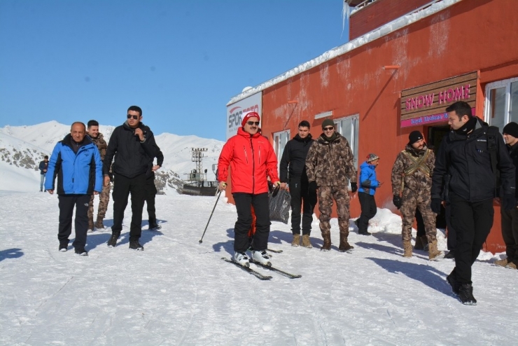Kayak Merkezi, Sporseverlerin Akınına Uğruyor