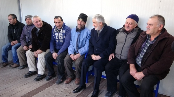 ‘Isparta’da Günlük Yevmiye İşçileri Beklerken Artık Üşümeyecek, Islanmayacak’