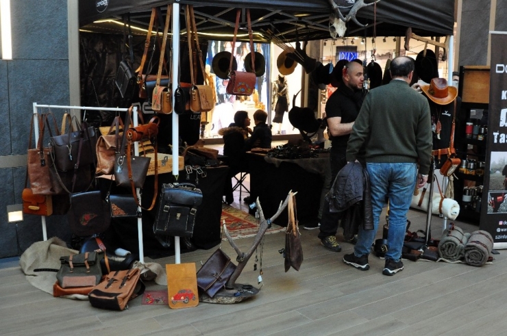 Macera Ve Doğa Tutkunları Şehir Ortasında Kamp Havasını Yaşıyor