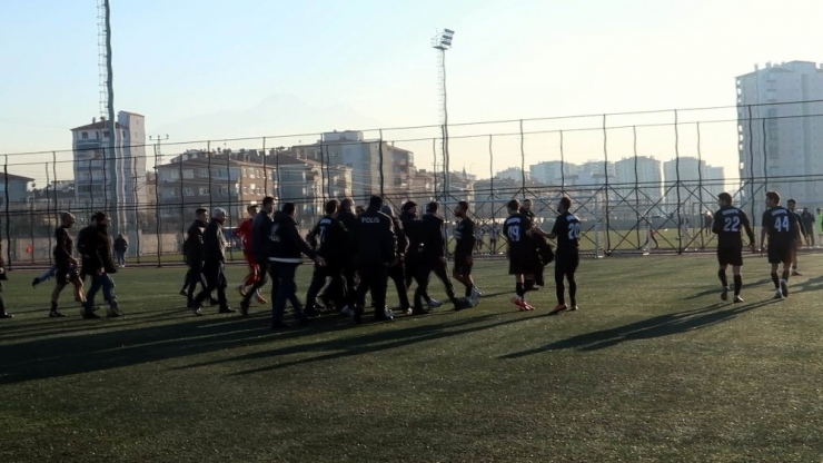 Maç Bitti, Kavga Başladı