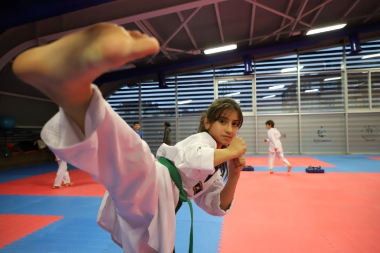 Bilgievi’nde Tekvando Öğreniyorlar