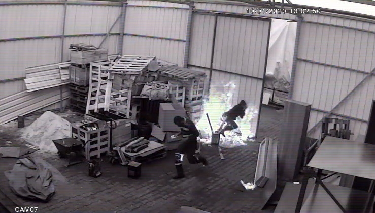 Ateşe Döktüğü Tiner Kendini Yaktı