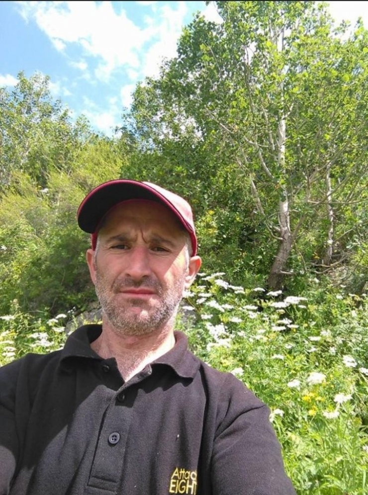 Boğazı Kesilmiş Ve Silahla Vurulmuş Erkek Cesedi Bulundu