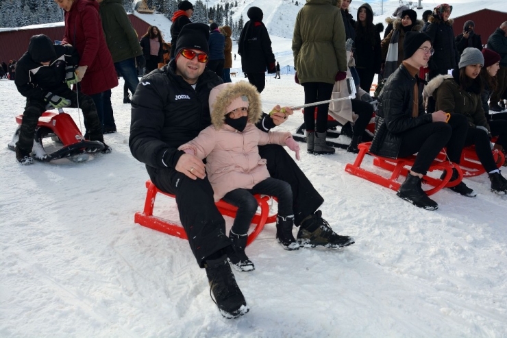 Ordu Kayak Merkezinde Hafta Sonu Yoğunluğu