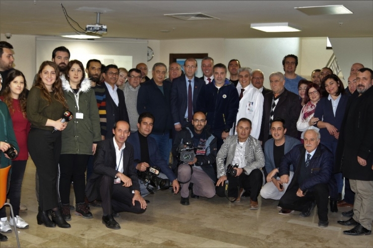 Tekden Hastanesi’nden ‘Çalışan Gazeteciler Günü’ Kutlaması