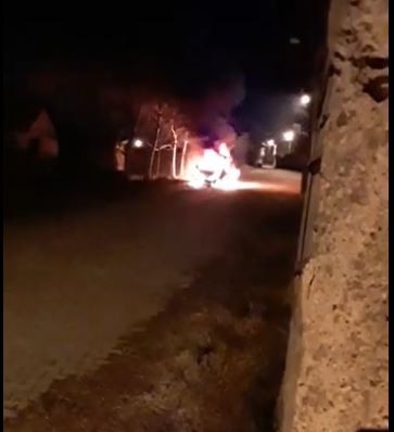 Park Halindeki Araç Alev Topuna Döndü