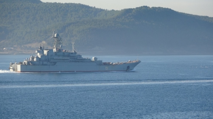 Rus Savaş Gemisi Çanakkale Boğazı’nda Geçti