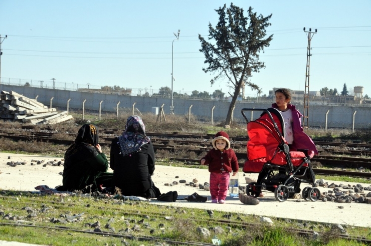 Sınırın Sıfır Noktasında Yazdan Kalma Bir Gün Yaşanıyor