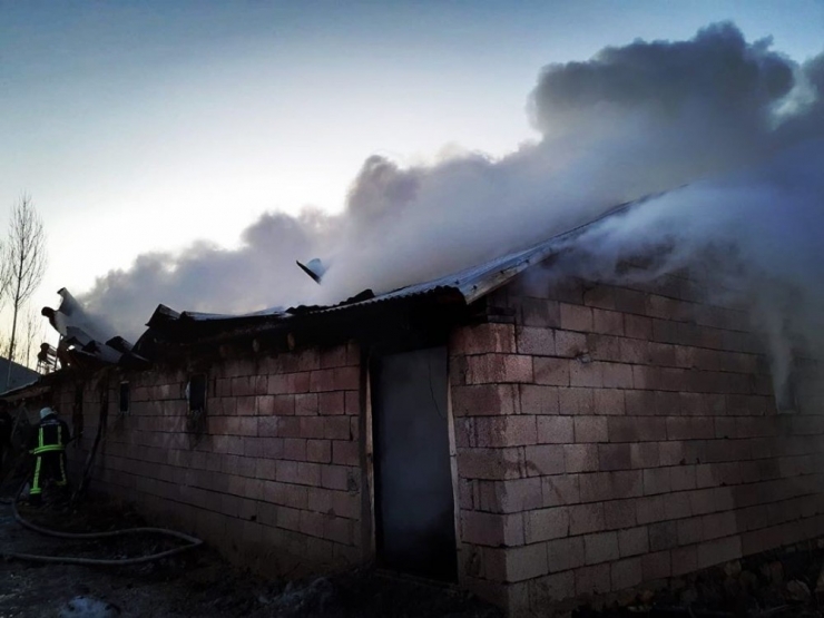 Muradiye’de Odunluk Yangını