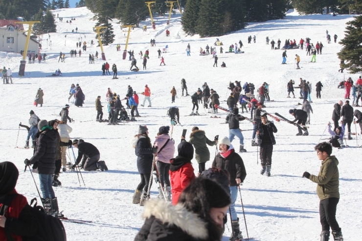 Güneşli Havada Uludağ’ın Keyfini Çıkarıyorlar