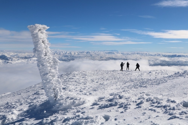 Hafta Sonu Kayak Pistleri Doldu Taştı