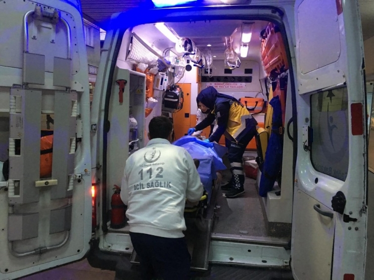 Benzini Biten Aracından İnen Sürücüye Tır Çarptı