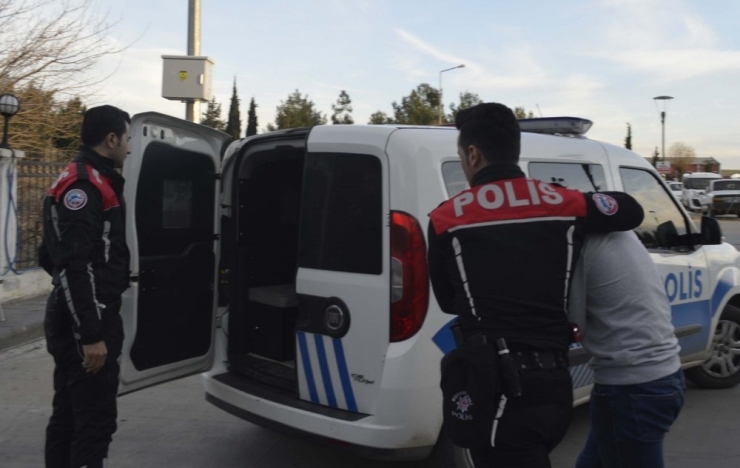 Yakalanacaklarını Anlayınca Uyuşturucuyu Camdan Attılar