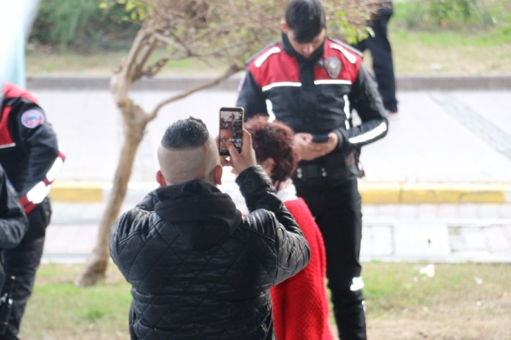 "Beni Kandırıyorsunuz" Deyip Esnafa Bıçak Çekti, Gözaltına Alındı