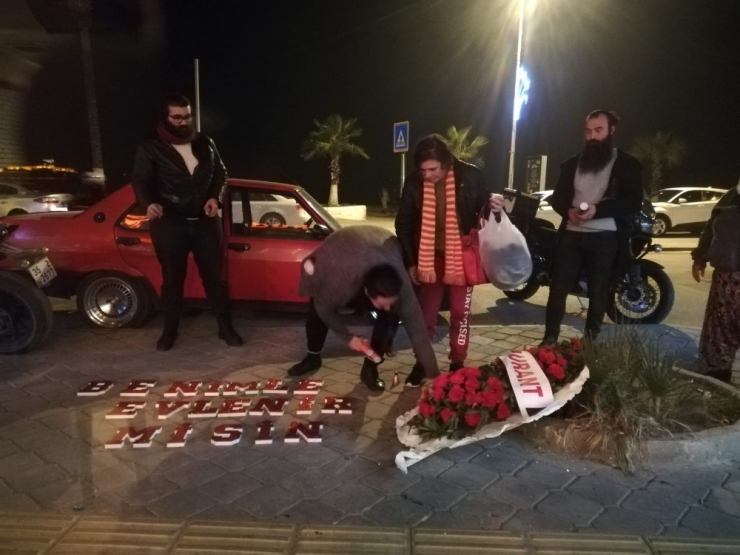 Kuşadası’nda Sürpriz Evlilik Teklifi