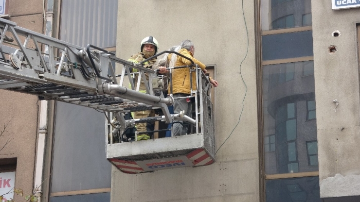 Bursa’da İş Hanında Yangın