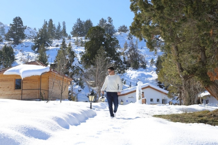 Gömbe Yaylası’nda Kar Kartpostallık Görüntüler Oluşturdu