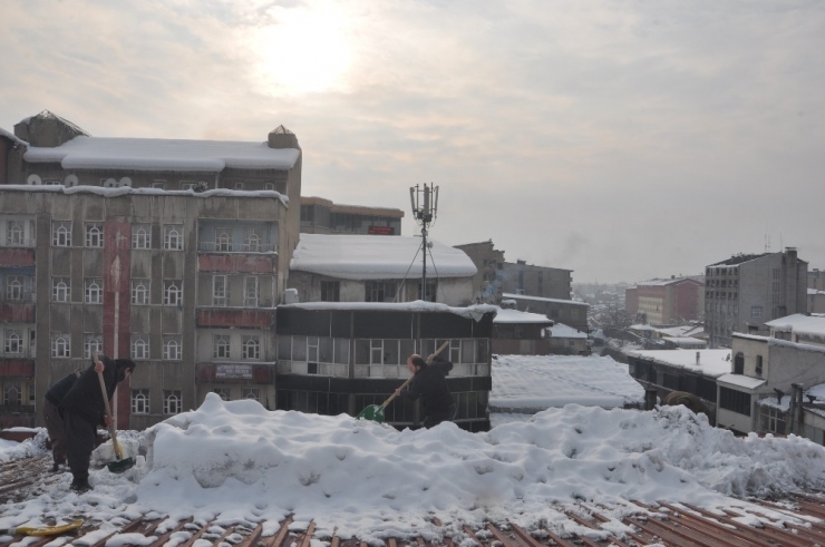 Çatı Temizlemek Ekmek Kapısı Oldu