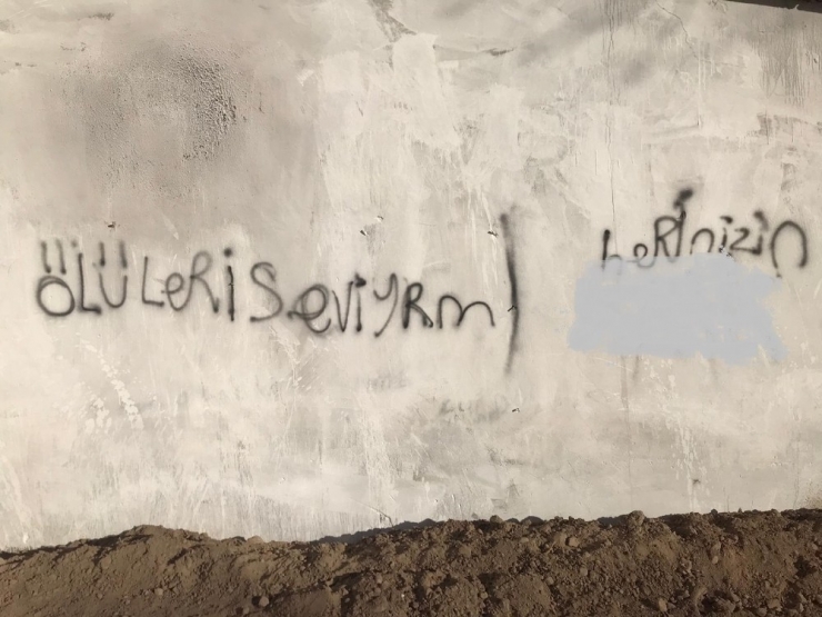 Cami Duvarına Yazılan Çirkin Yazıya Tepki