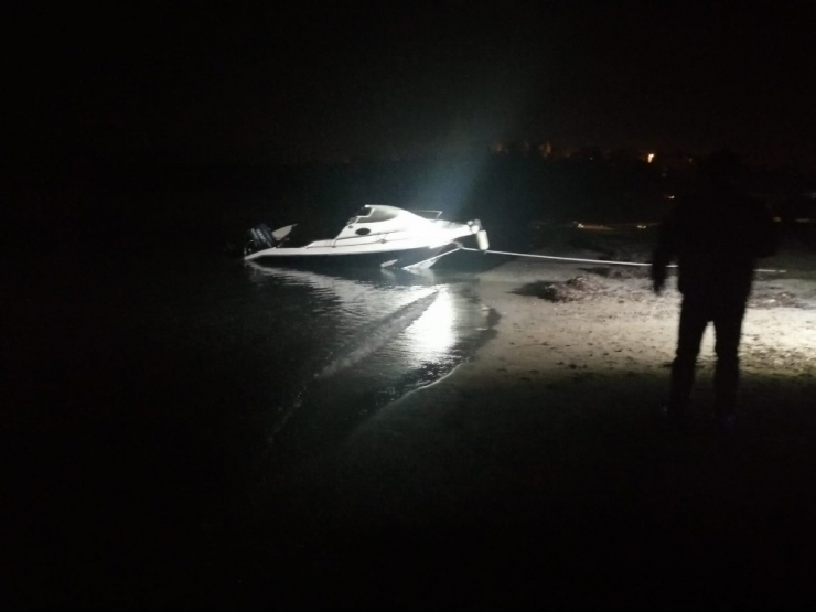 Çeşme’de Kaçakları Taşıyan Tekne Battı: 8’i Çocuk 11 Ölü