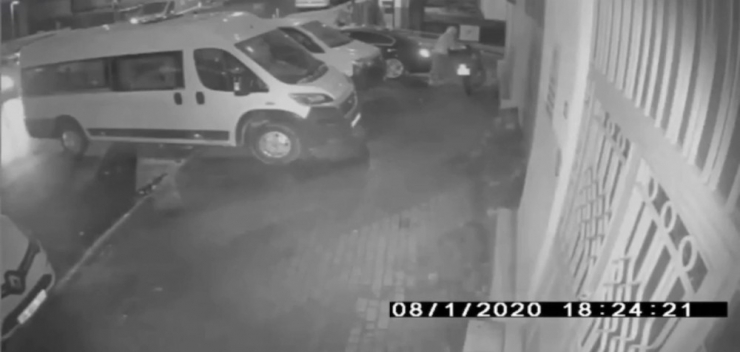 Vatandaşların Gözü Önünde “Pes” Dedirten Motosiklet Hırsızlığı Kamerada