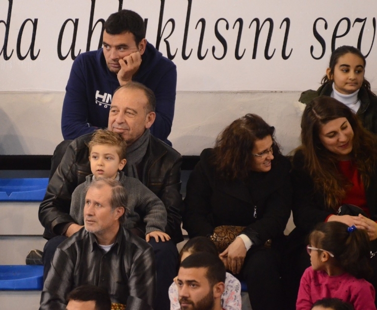 Turgutlu Belediye Kadın Basket Takımı Kendi Evinde Mağlup